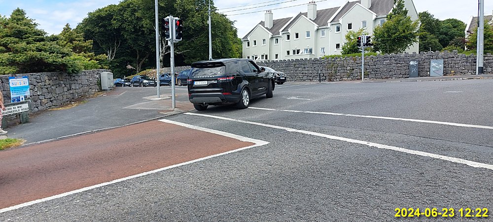 cosaingalway's tweet photo. Signal: red.
Traffic: queued.
#ThreadneedleBikeLane: handy.
Jeep: big.
Motorist: entitled.
Effs given: none.
Enforcement: zero. https://t.co/Iaz1Df5WA7