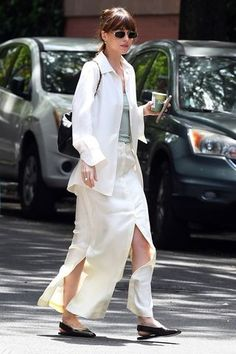 thinksoffashion's tweet photo. Dakota Johnson style
I love her soft casual and chic style. She mostly uses colors of the year. Style it in her way. Basic and useful things match the glamours colours. https://t.co/XQ188pwkDM