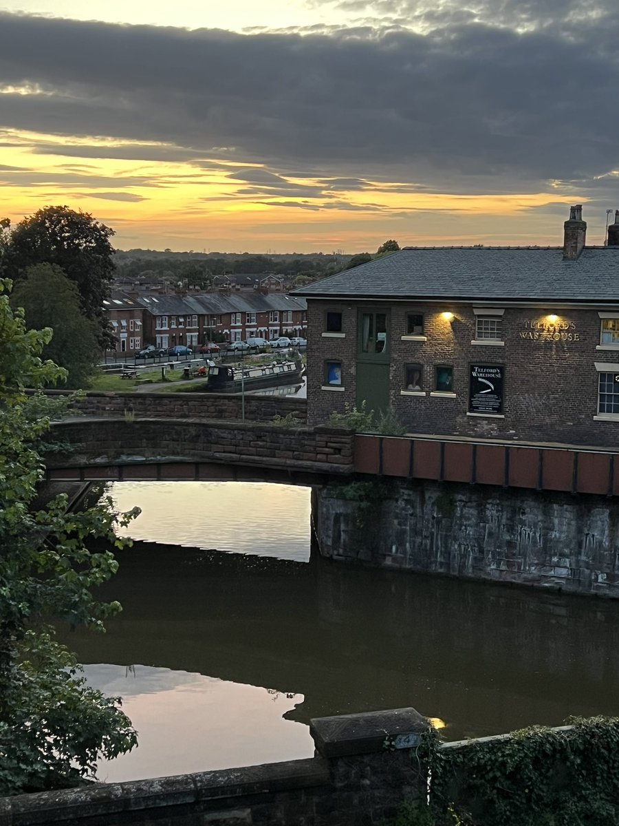 Squarah of Chester (@sazzle09) on Twitter photo <a href="/Telfords/">Telfords Warehouse</a> 🩶💛🧡 <a href="/Telfords/">Telfords Warehouse</a> 🩶💛🧡