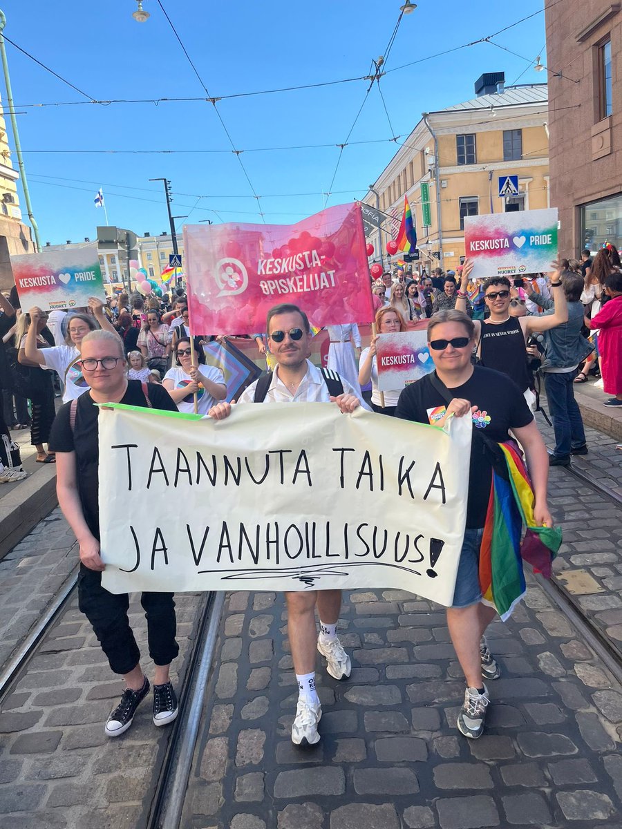 Hyvää Prideä kaikille!

🍀🍀💚💚🏳️‍🌈🏳️‍🌈