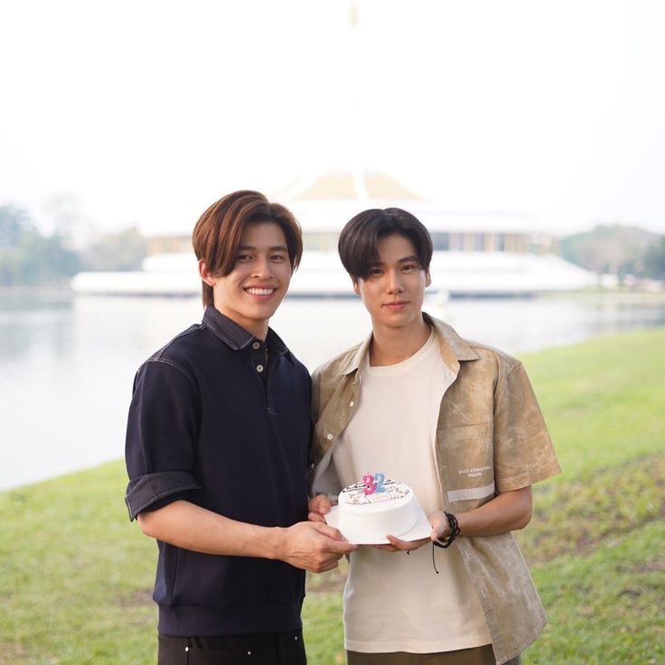 hilaphobic's tweet photo. PondPhuwin #twotweets au ― edisi happy birthday 🎈
🧸💓 https://t.co/OgIsqkxUVM