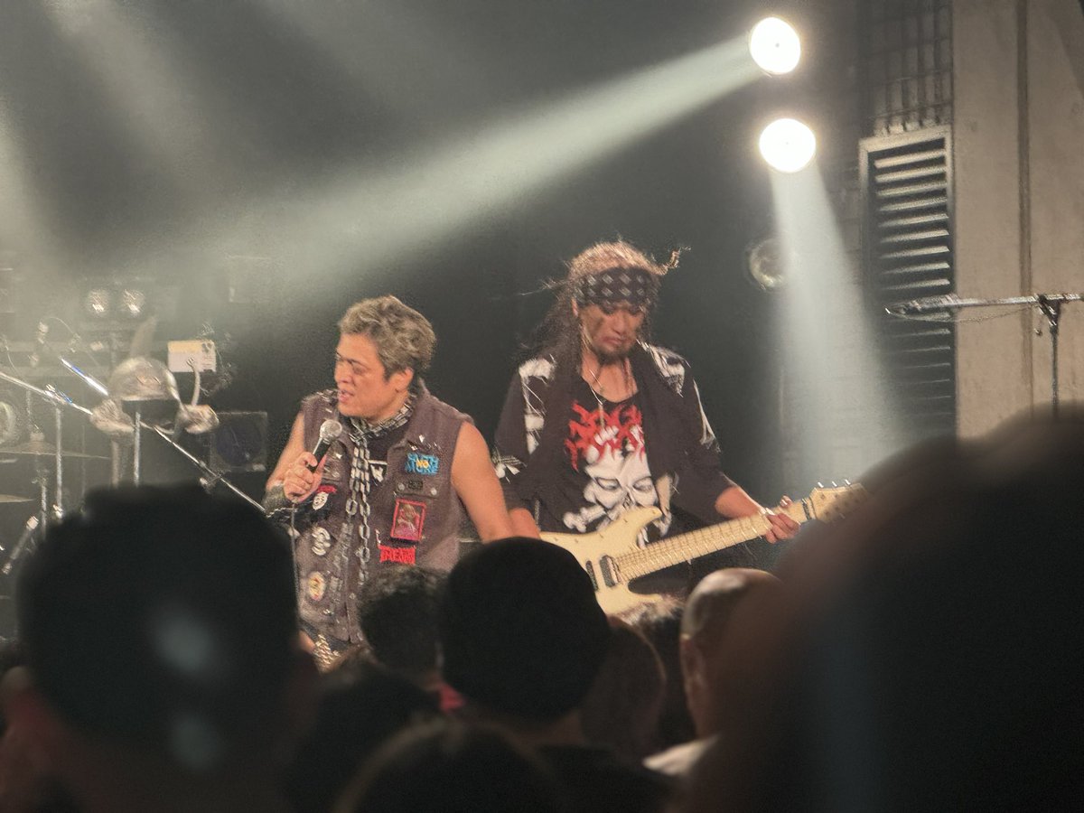 LOVE10046642's tweet photo. K-A-Zさんを初めて生で観たけど、超然としたプレイがカミガカッテタ。
めちゃくちゃカッコよかったなー。
#K-A-Z 
#THE冠 https://t.co/6f7qwdVJ0o
