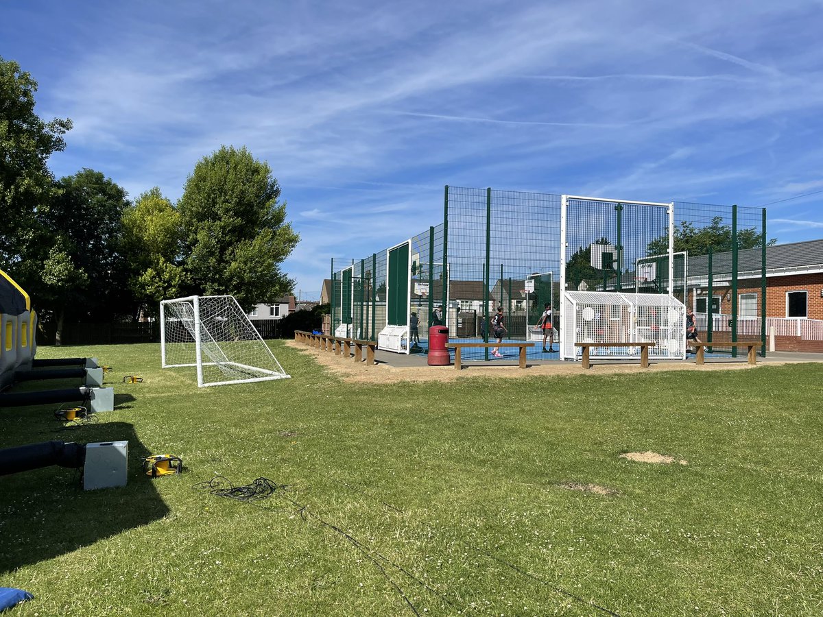 CILuton's tweet image. We’ve had football, basketball and badminton! 

Massive thank you to everyone who took part ⚽️🏸🏀