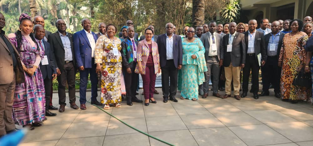 1/4Résultat d'un long processus, le projet COTECCO  de l'OIT financé par USDOL a procédé ce vendredi 28 Juin 2024 à la Remise officielle au Gouvernement congolais du Système de Suivi et de Remédiation du Travail des Enfants en sigle SSRTE.