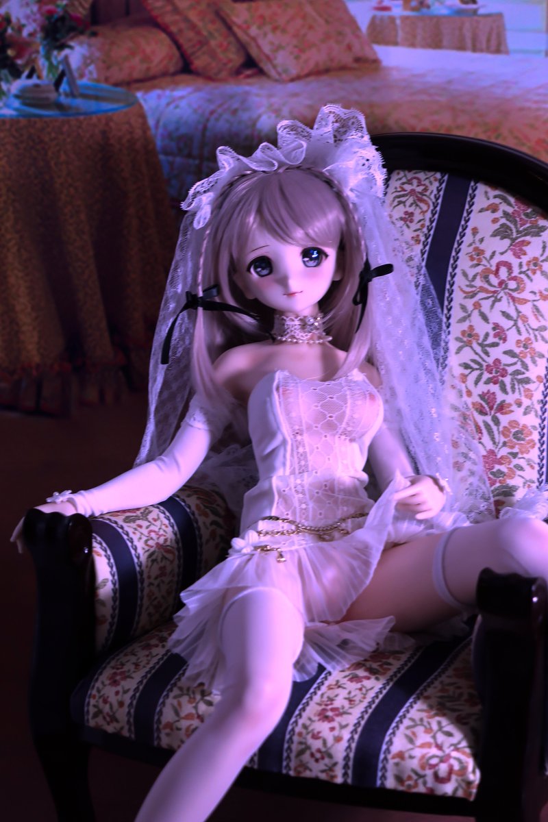 kitikuoumotokun's tweet photo. 6月の花嫁
"清艶"と"妖艶"

Head DDH-06 𝕐𝕒𝕞𝕚✩.*˚様カスタムヘッド
Wig スイートセミロング(#ロンシュカ)
Body OneThird Fetiche F60LM(#東京ドール)
Clothes 夢旅の花嫁(#DALK)
Shoes KT-L-377(#SEN)

#やみの娘 #うちのこかわいい 
#60cmドール #シームレスドール #シリコンドール https://t.co/iND81DG4ZP