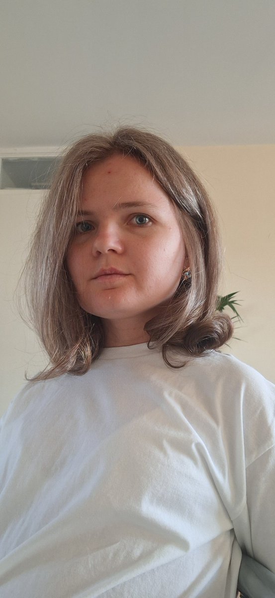 Ievgeniia35's tweet image. I dyed my hair. #goodbyegrey #helloroutine