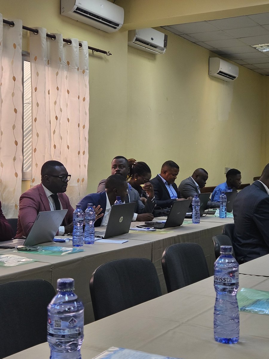 CISTEMA4's tweet photo. 2/4Assemblée Générale de transfert officiel  du SSRTE ,les Administrateurs nationaux et provinciaux dotés des compétences nécessaires, ont fait serment de " *NE JAMAIS DIVULGUER LES INFORMATIONS SANS L'AUTORISATION DU PRÉSIDENT DE LA CISTEMA*" https://t.co/ZCCuwf5CSj