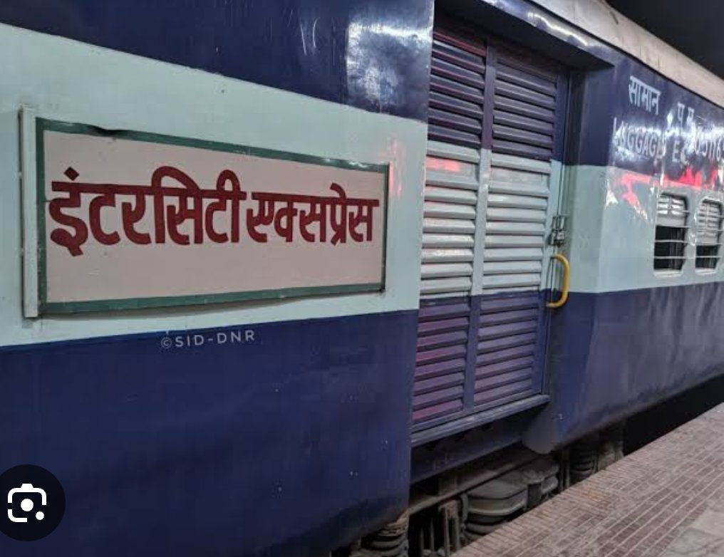 AmitMirror's tweet photo. there is no facilities inside the train. no food, no water. Requesting govt to avail such services inside the train. thank you https://t.co/ZlLQZUg0rZ