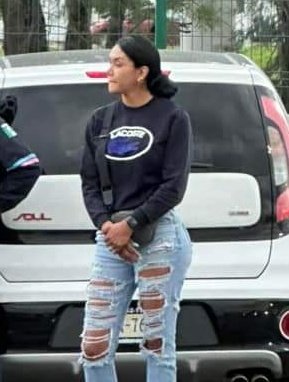 Hechizero_38's tweet photo. 🚨 MUCHO CUIDADO 🚨
Esta mujer y su esposo (que no sale en la foto) son quienes entran a Costco a robar relojes a los clientes y todo lo que puedan...🐀🐀 https://t.co/jzJIQesh40
