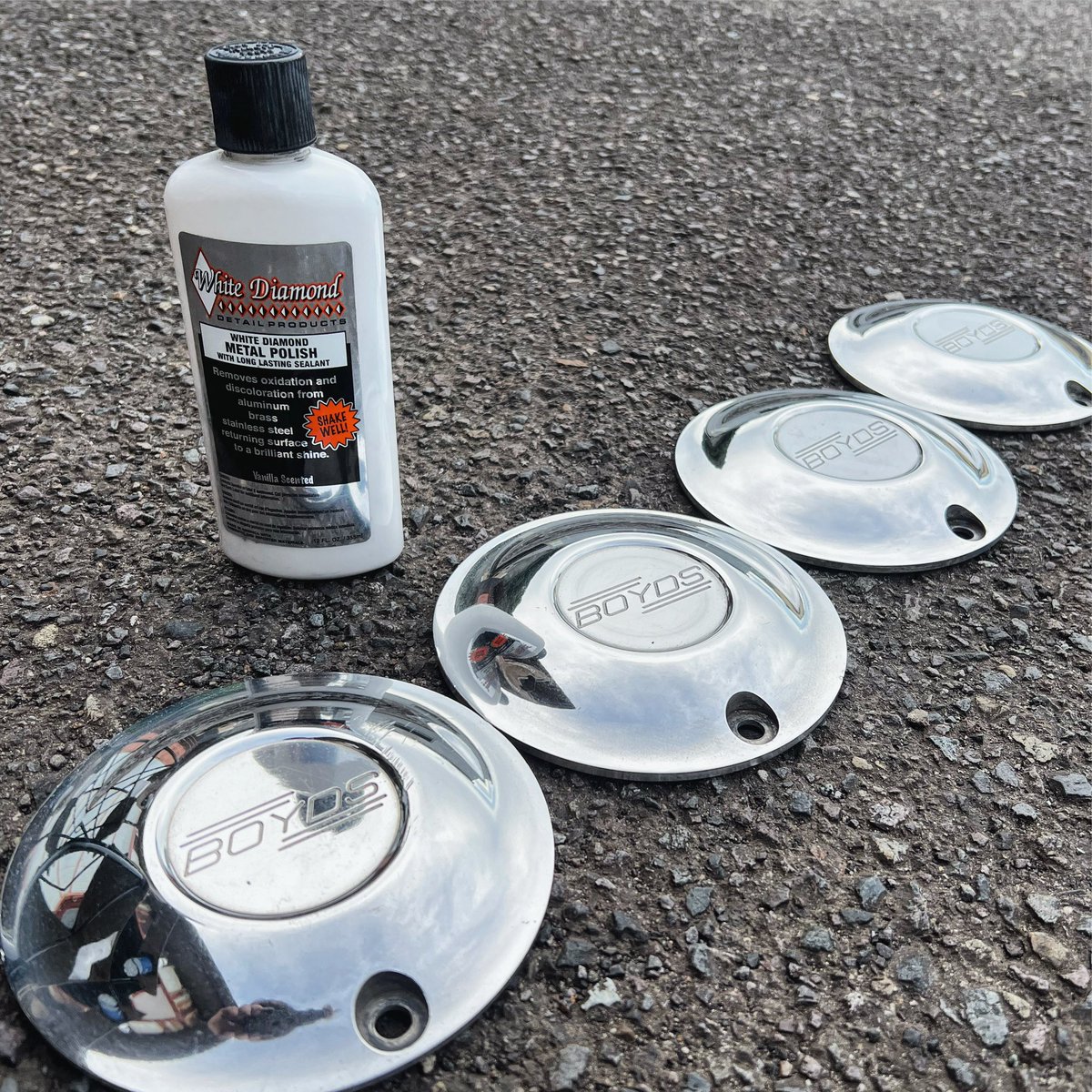 BOYDSのセンターキャップ
フラットタイプ
磨いたよ。
#boyds
#billet
#whitediamond