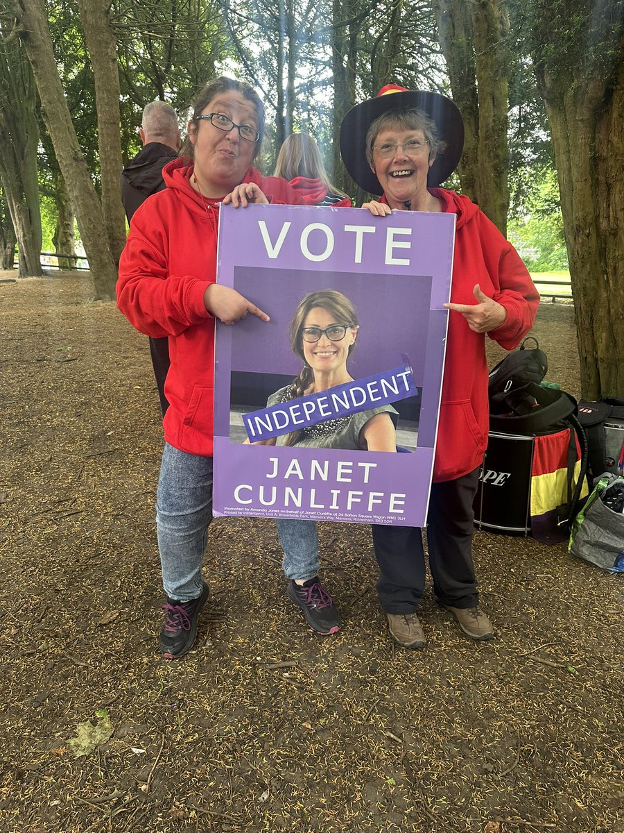 Jliffe's tweet photo. Thought I’d take a day off & relax at the Buskers Festival. Ended up bumping in to people who are full of enthusiasm for an #IndependentSocialist MP. Didn’t meet a single person who thought #Labour would lift the country out of #austerity or make a difference. #GE2024 #Wigan 👇🏽 https://t.co/z4T8C7yGKF