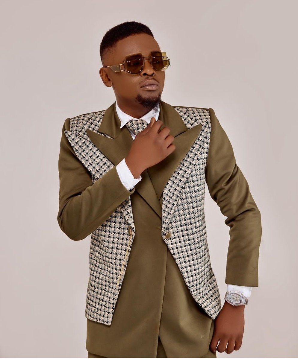 Now Imagine <a href="/RadioandWeasel/">RADIO & WEASEL</a> performs all these collabos on 2nd August Hotel Africana  on  stage. 
<a href="/b2centug/">B2C Ent UG</a> Gutamiza 
Forgotten &amp; Taxi  <a href="/Sizzamanmusic/">Sizza Man</a> 
Mr. Right <a href="/therealGnlzamba/">𝐆𝐍𝐋 𝐙𝐚𝐦𝐛𝐚 ♕ ™</a> 
Byagana <a href="/ZizaBafanaUg/">𝗭𝗜𝗭𝗔 𝗕𝗔𝗙𝗔𝗡𝗔</a> 
Hellena <a href="/davidlutalolive/">DAVID LUTALO🎤🇺🇬</a> 
Kukumba MunG
You make me cry Diamond oscar