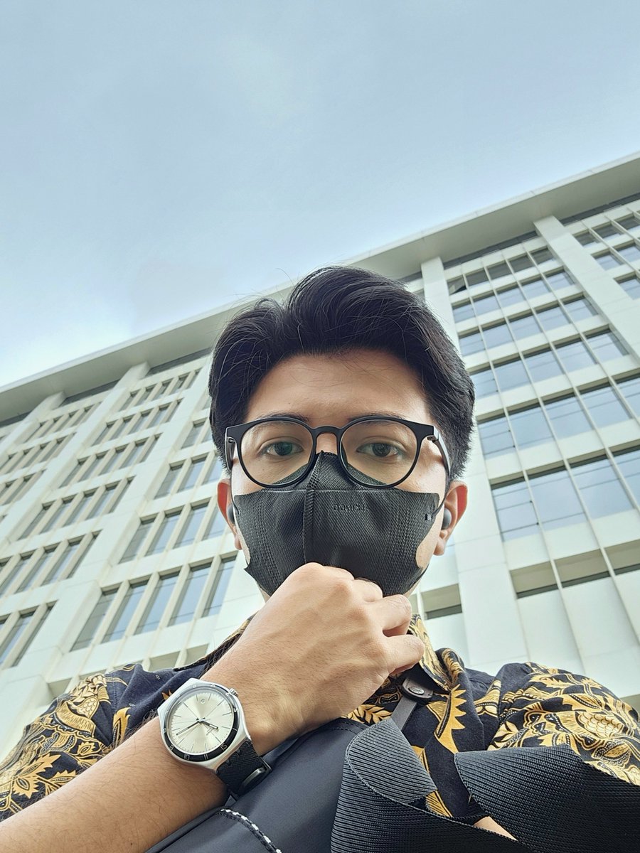 khelsatr's tweet photo. Perubahan rambut dari yang super duper kering kusem, akhirnya jadi lebih silky (setelah mencoba segala cara dan hair care/treatment).

Ada yang juga ngalamin gak? https://t.co/gp7AA5QrVn