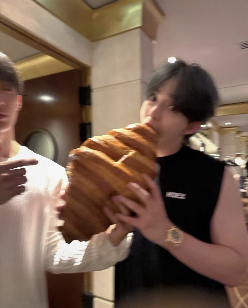aboutscoups's tweet photo. seungcheol’s blurred photos >>> https://t.co/KtvUoUGzBP