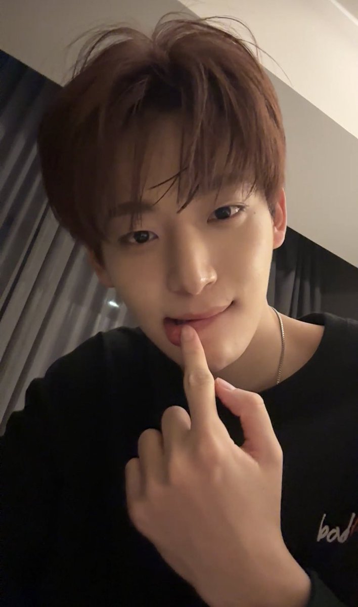 kittymo_0205's tweet photo. 이 날 정모는 뭘까..정말 내 천년의 완식임..
너무잘생겨서 숨이 턱막힘… https://t.co/AXLoDiDFLA