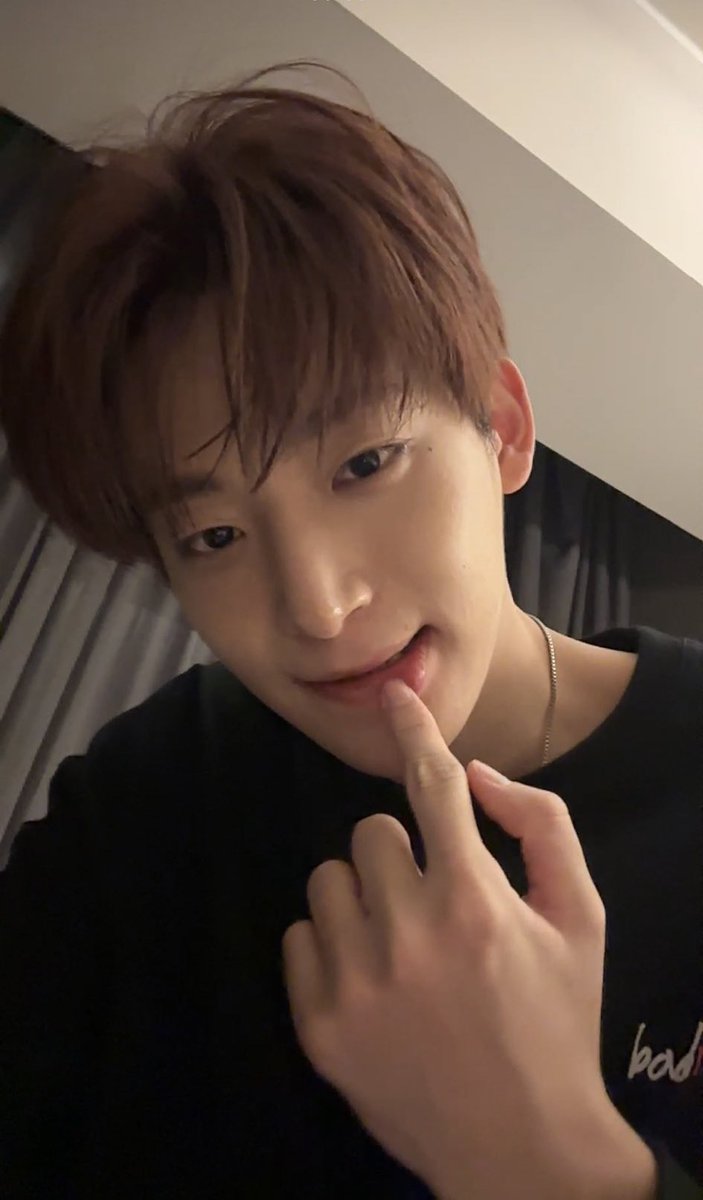 이 날 정모는 뭘까..정말 내 천년의 완식임..
너무잘생겨서 숨이 턱막힘…