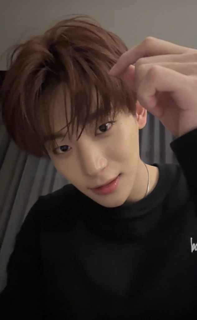 kittymo_0205's tweet photo. 이 날 정모는 뭘까..정말 내 천년의 완식임..
너무잘생겨서 숨이 턱막힘… https://t.co/AXLoDiDFLA