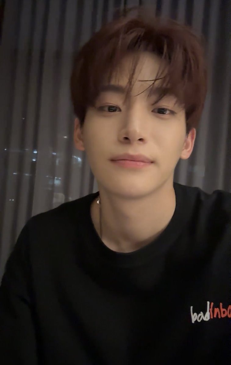kittymo_0205's tweet photo. 이 날 정모는 뭘까..정말 내 천년의 완식임..
너무잘생겨서 숨이 턱막힘… https://t.co/AXLoDiDFLA