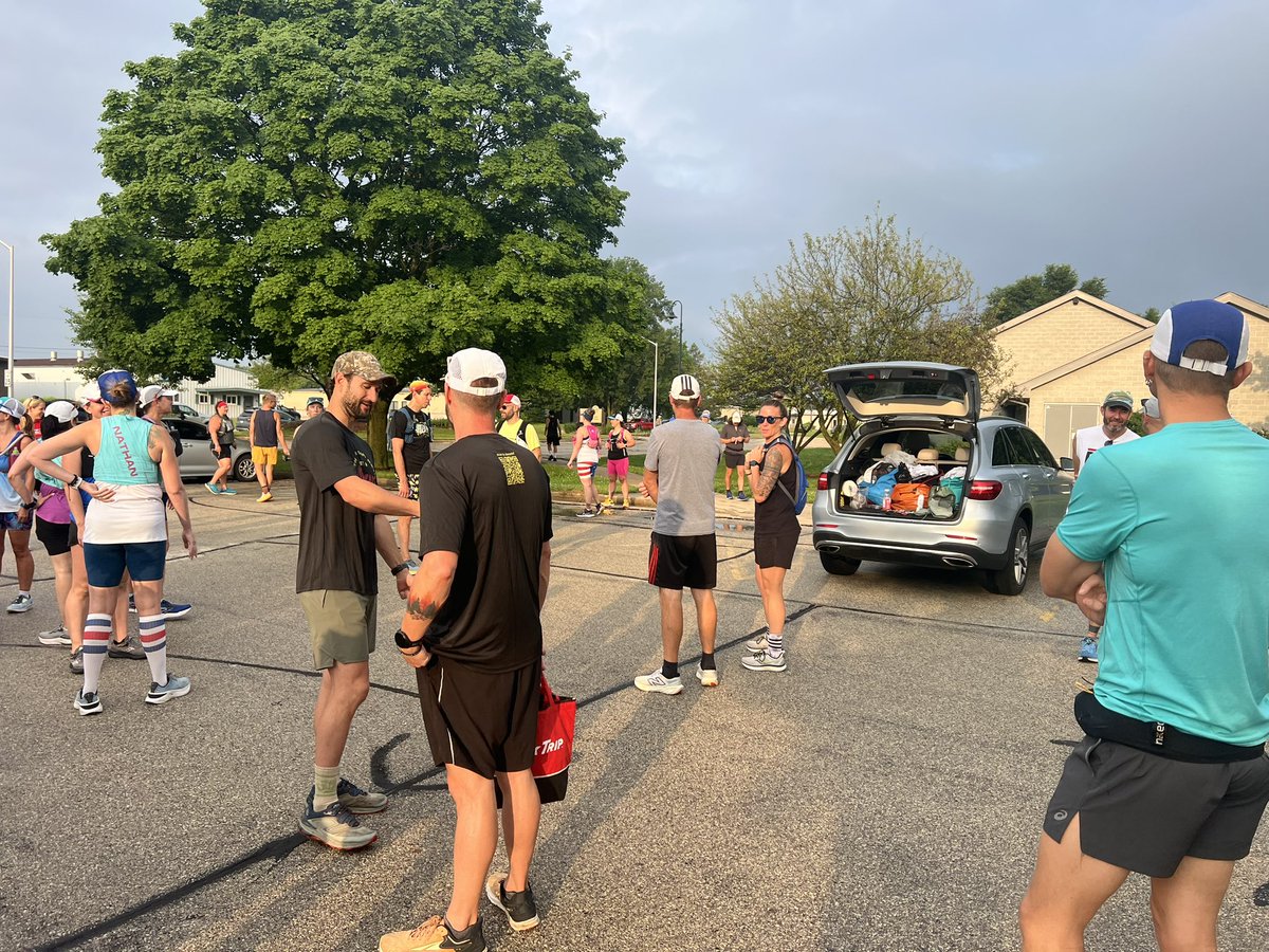 scottykummer's tweet photo. #KT50K for @BandofRunners1 has begun!!!!   

Great looking group!!  Thanks @KwikTrip 

Donate here:  https://t.co/vW6D9s8LPo https://t.co/iSjVqKNuFP