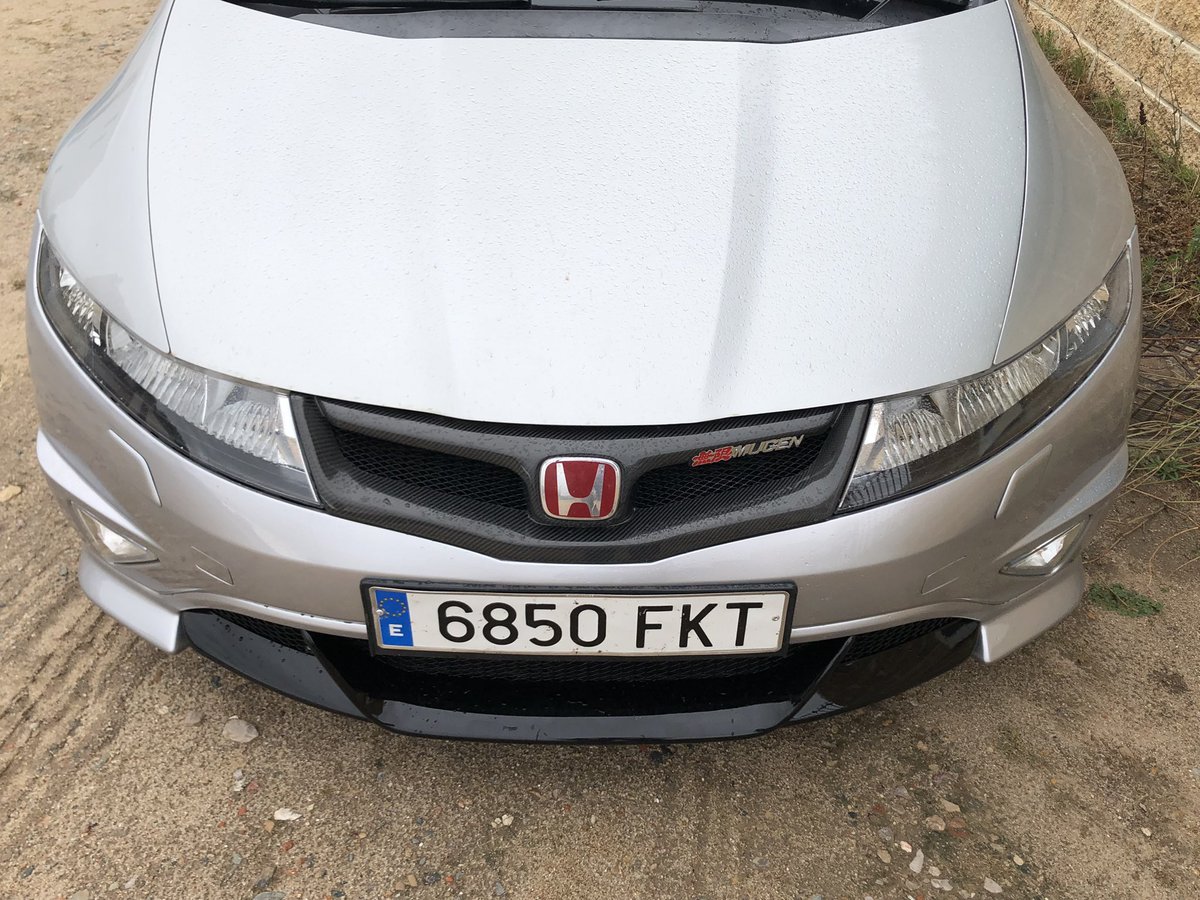 SebasTypeR's tweet image. Ya esta montada la parrilla delantera en fibra de carbono😍😍