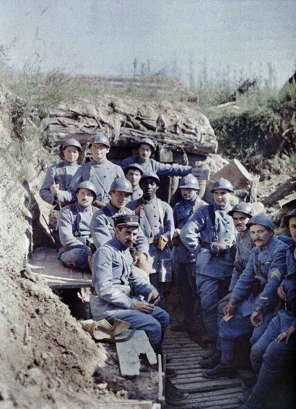 temposhistorico's tweet photo. Soldados Franceses em uma trincheira da Primeira Guerra Mundial (1914-1918)

Imagem colorizada https://t.co/OOZ91ex5GW
