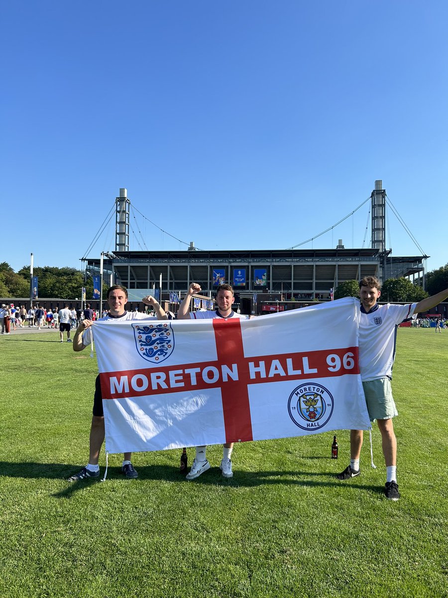 Rob_Fayers's tweet photo. 12 days in Germany done for the group phase 💪🍻

Quick trip home and now back for the R16. 🏴󠁧󠁢󠁥󠁮󠁧󠁿

#allgoingtoberlin https://t.co/7t7joqaFwq