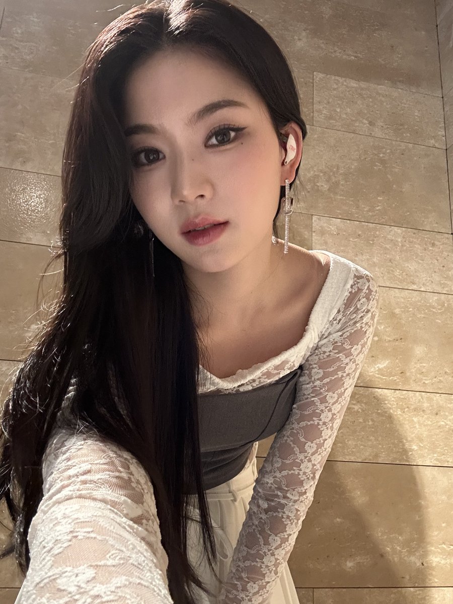 STAYC_talk's tweet photo. 컴백 이틀 남음🧚🏻‍♂️

#STAYC #스테이씨 #ISA #아이사 https://t.co/b0cDh2xm99