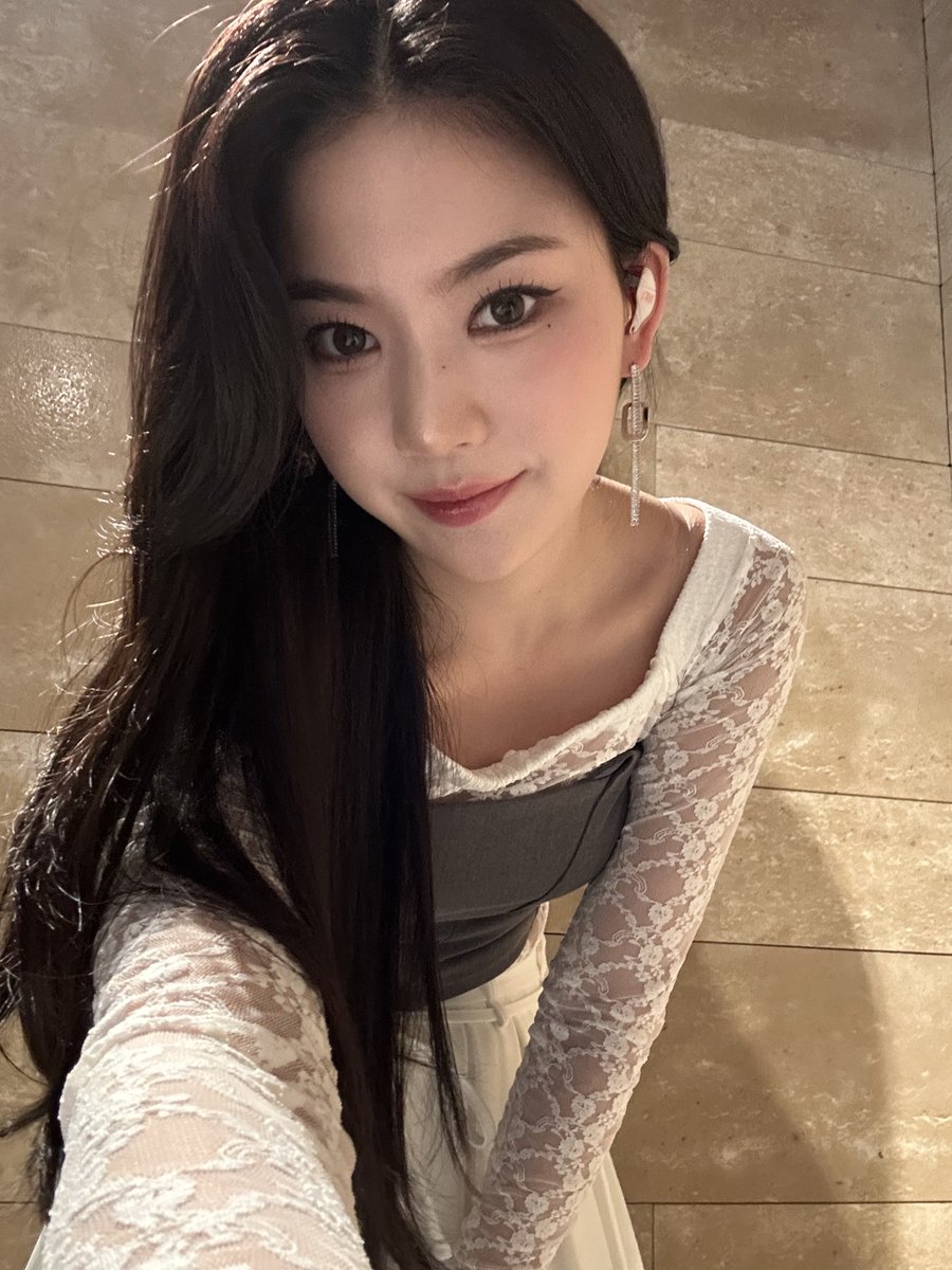 STAYC_talk's tweet photo. 컴백 이틀 남음🧚🏻‍♂️

#STAYC #스테이씨 #ISA #아이사 https://t.co/b0cDh2xm99