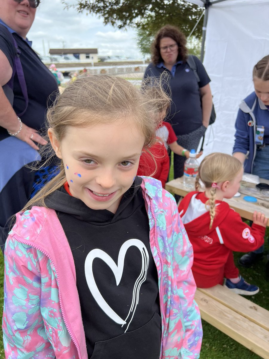 GGLeeds's tweet photo. Festival face paint! #granddayout https://t.co/xJj8piXbgE