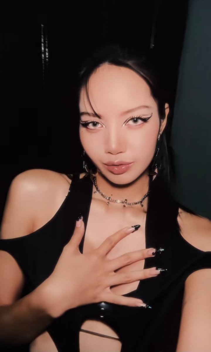 lalisaspeedi's tweet photo. I'm a ROCKSTAR 🤘🏻🎸⭐💫  #LISA #LISAxROCKSTAR #LISAFANCARD #LISA_ROCKSTAR #LISAISHERE https://t.co/6CpxFM56ZR