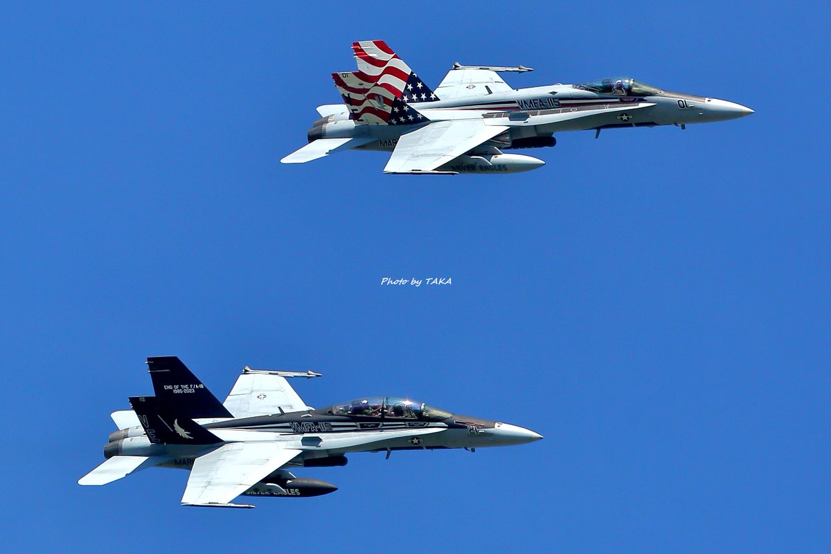 alice_herb's tweet photo. #これを見た人は興奮した飛行機写真を貼る

・超密集！これが築城基地航空祭だ！

・立ち位置ギャンブル！4人しか撮れなかったVE色付き×2のブレイク！

・日の出直後！朝日に照らされる鮫口ホークアイ

・洋上バックの洋上迷彩ロクマル！ https://t.co/gObK62ZjyT