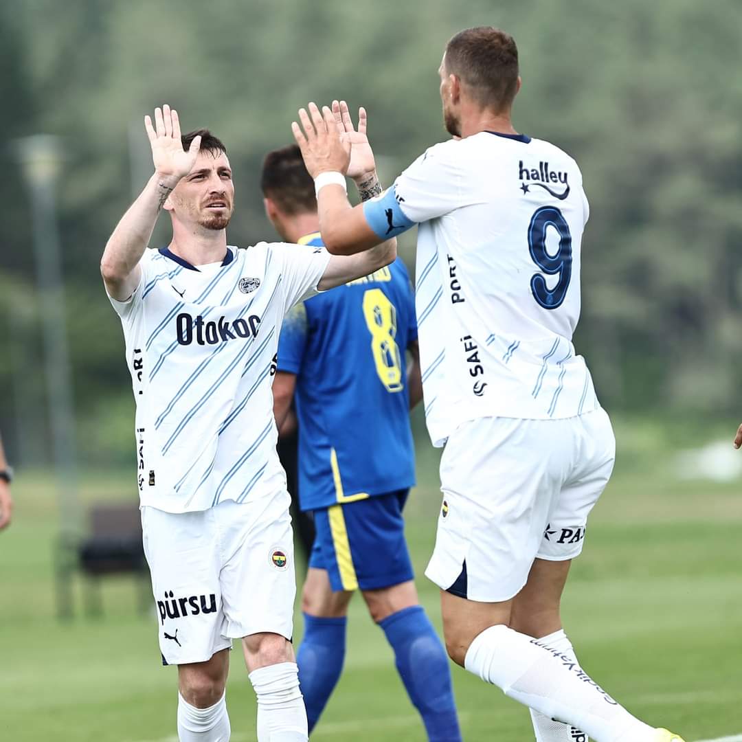 Jose Mourinho, Fenerbahçe ile ilk maçında ilk galibiyetini aldı.