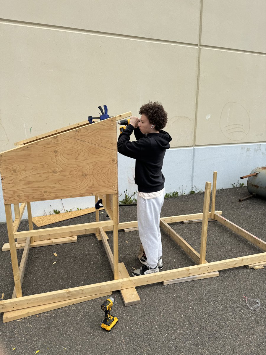 SMBA O2 students partnered with the Weymouth Waterfront Development Committee to build a chicken tractor to help address the issue of food security. The chicken tractors and chickens will be donated to families in the community. <a href="/SMBAstingrays/">SMBA</a> <a href="/TCRCE_NS/">Tri-County Regional Centre for Education</a> <a href="/BEC_NS/">Business Education Council</a>   #HandsOnLearning