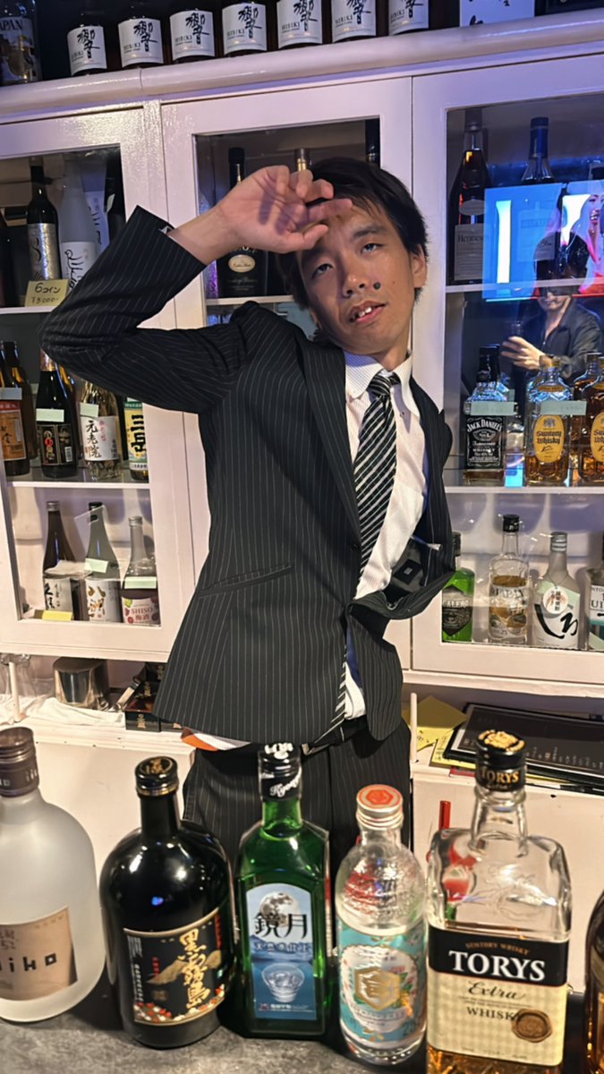 Bar_Amore's tweet photo. 今日からイメチェンでスーツスタイル👔に装いを一新‼️
今日の出勤は國崎、羽我です。
ご来店お待ちしております🙇🏻‍♂️

#赤羽　#バー　#アモーレ
#羽我ヒカル https://t.co/cQODMbsuKx