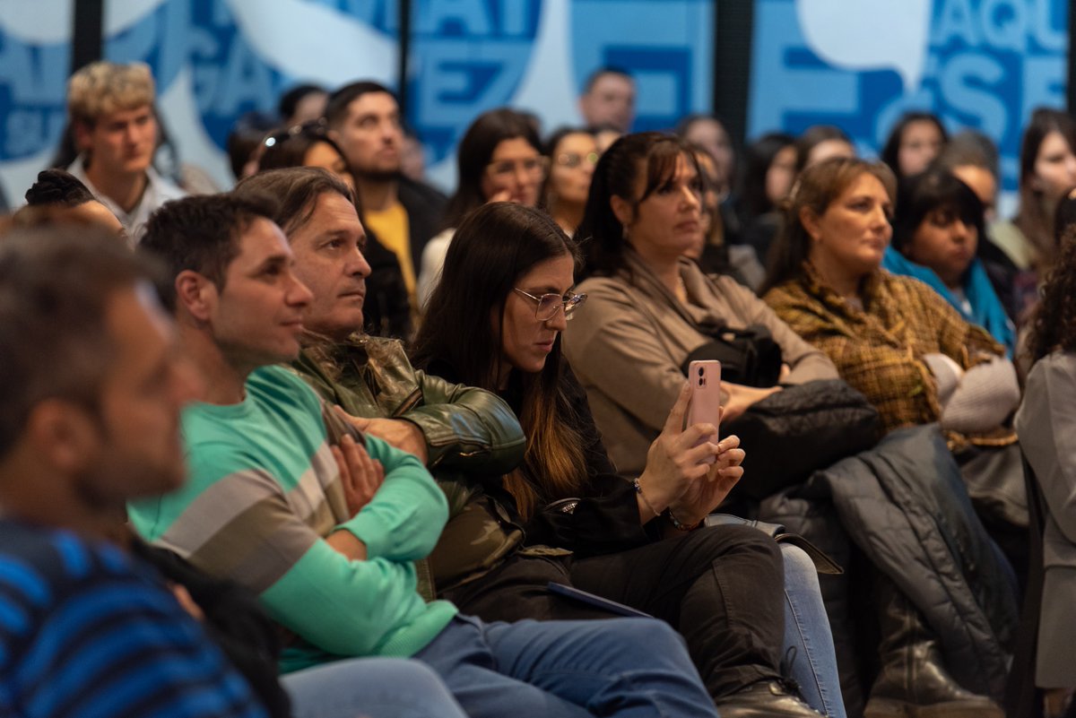 mlauramondino's tweet photo. Más de 300 personas participaron de la primera jornada del ciclo de Formación de Emprendedores que organizamos junto a @NexoSForg 💪
Gracias @lic_sofiacalvo por sumarte y compartir tus ideas! 🤗
Seguimos apostando a emprender y brindar herramientas para crecer en comunidad 🩶 https://t.co/TVzRn4oWzD