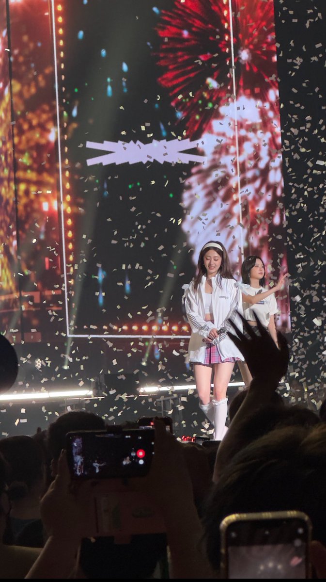 kpop_23112's tweet photo. まじで初日からこれは神すぎた、、🫠
#LESSERAFM
#FEARNADA_JAPAN https://t.co/qzLzirwDdQ