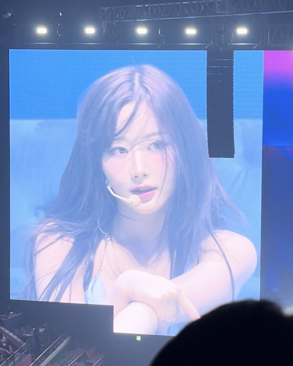 —𝒎. tweet media