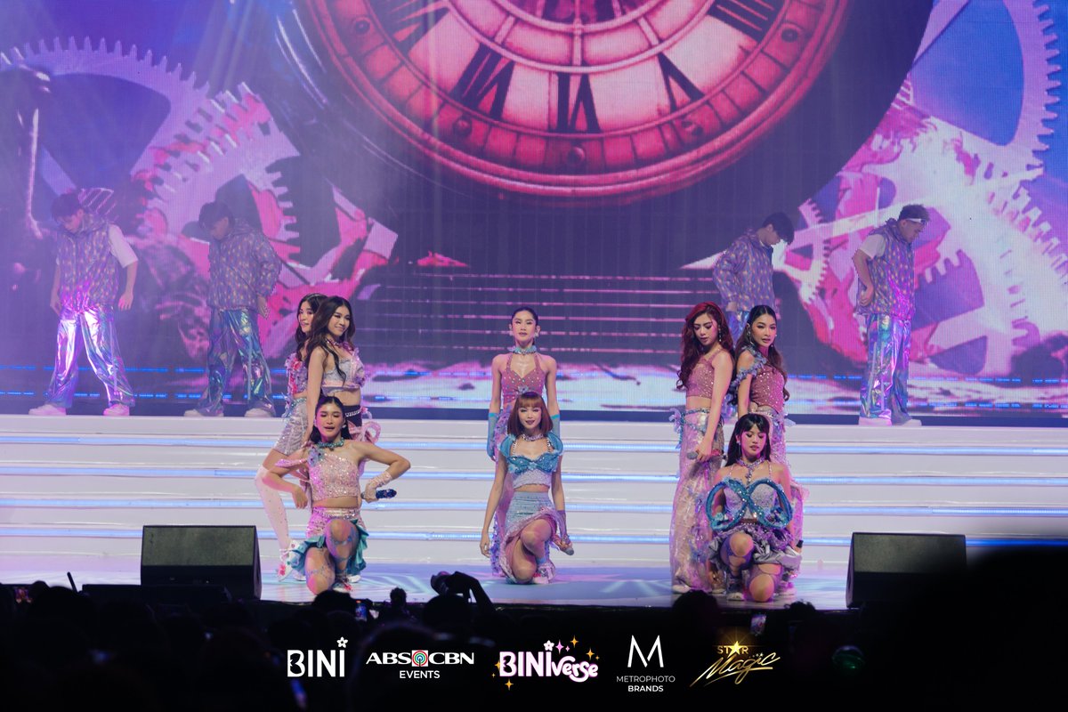 BINI_ph's tweet photo. #BINI : Hindi kami mapapagod magcha-cha kasama kayo mga bes!

Dahan dahan lang at i-enjoy ang aming “Ang Huling Cha Cha” at “Karera” prod sa #BINIverse!✨🫶🏻

📸 @metrophotoforbrands
#BINIverse #BINIverse1stSoloConD2
#BINIverse_TheFirstSoloConcert
#BINIyahengJUNEpacked https://t.co/7zf4fnqRml