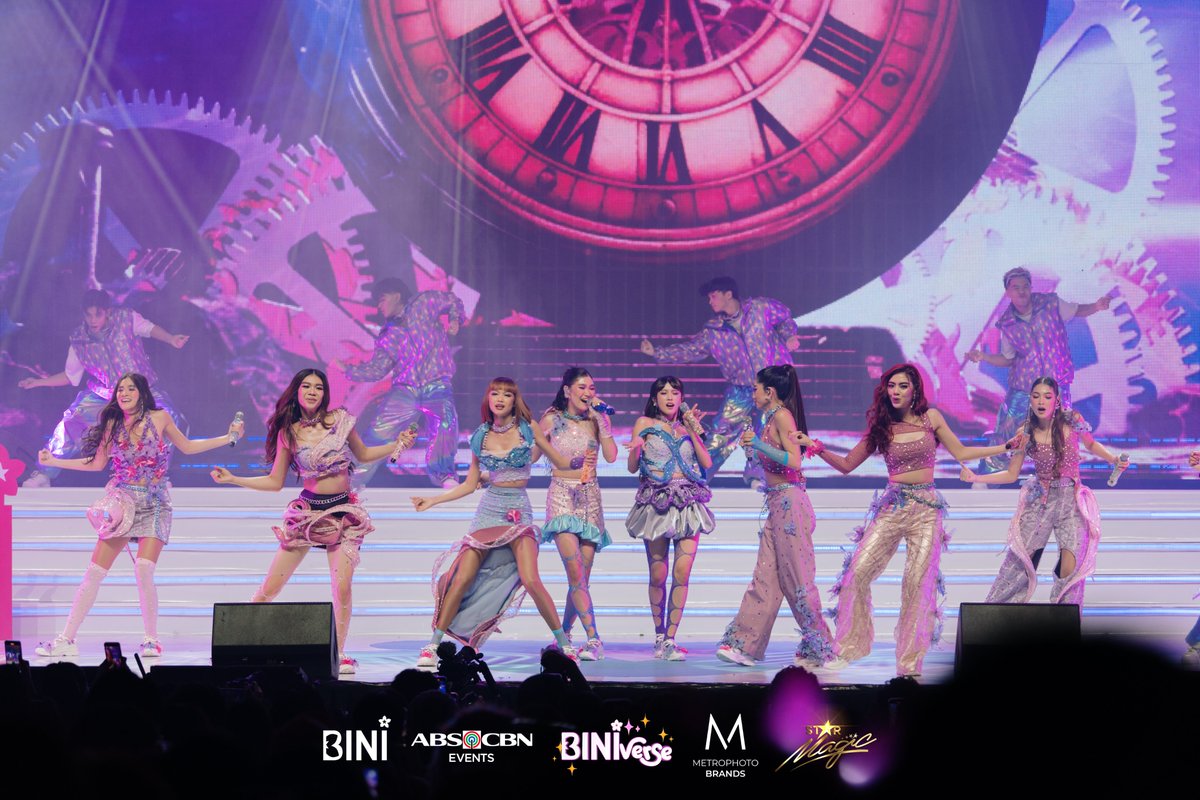 BINI_ph's tweet photo. #BINI : Hindi kami mapapagod magcha-cha kasama kayo mga bes!

Dahan dahan lang at i-enjoy ang aming “Ang Huling Cha Cha” at “Karera” prod sa #BINIverse!✨🫶🏻

📸 @metrophotoforbrands
#BINIverse #BINIverse1stSoloConD2
#BINIverse_TheFirstSoloConcert
#BINIyahengJUNEpacked https://t.co/7zf4fnqRml
