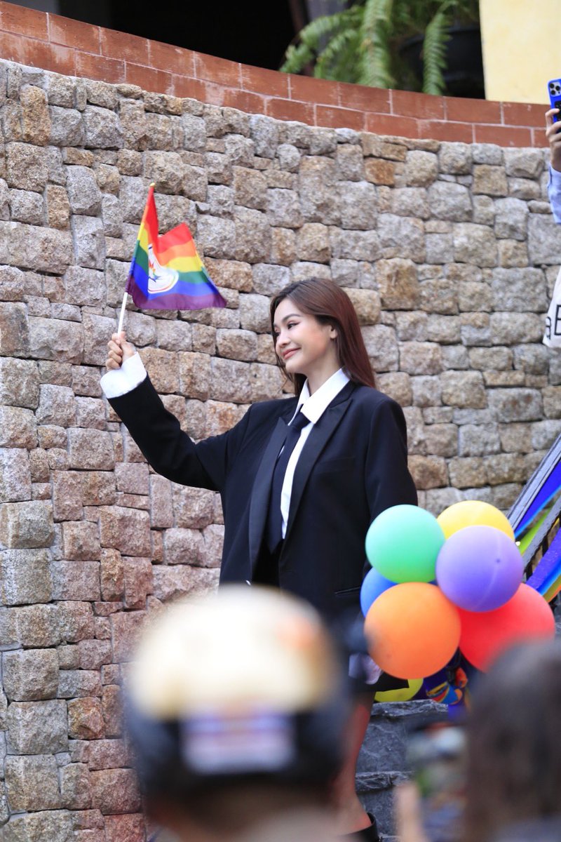 CpnLife's tweet photo. ขอเสียงให้คนเท่หน่อย 🏳️🌈😎
#อิงฟ้ามหาชน #EngfaWaraha #Engfa @EWaraha
#PrideforAll2024 #CentralPattana #CentralSamui #PrideMonth #PrideMonth2024 #Pridenation2024
#Pridemonth #RSMultiX https://t.co/C83jTaUfTA