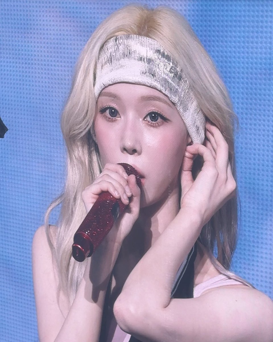 wtloverclub's tweet photo. 헤어밴드윈터 필승 https://t.co/BOXowu62Yo