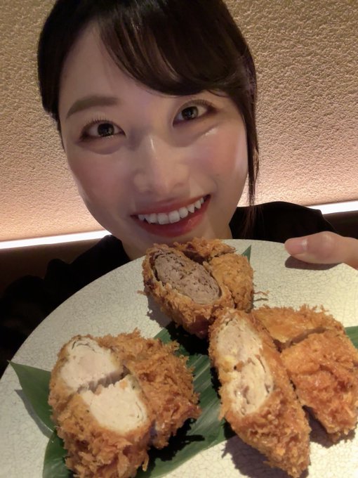 お昼にキムカツ行ったら全然おなかすかない🤣 カツ以外のごはん,お味噌汁,キャベツ,香の物はおかわり自由だったからな&hellip;😳 恵比寿でこれはコスパ最強！欲張りに牛豚鶏膳にしたけど,豚が一番好きだった🧡 おしゃれで席間隔にゆとりある店内で落ち着いて食べられて満足！  PR<a href="/tag/%E3%82%AD%E3%83%A0%E3%82%AB%E3%83%84%E6%81%B5%E6%AF%94%E5%AF%BF%E6%9C%AC%E5%BA%97"class="tags"><span>#キムカツ恵比寿本店</span></a>