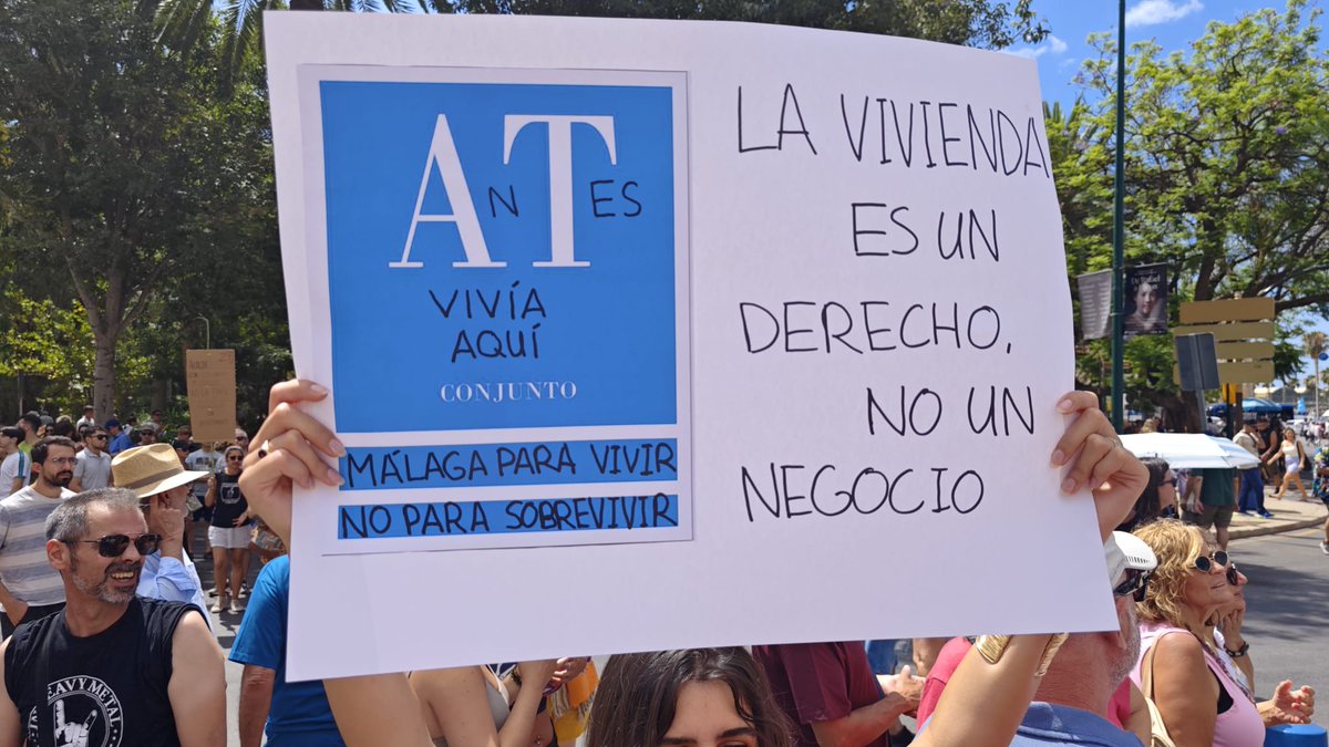 Prodiversa's tweet photo. 📢 La vivienda es un derecho, no un negocio. 
‼️Esta manifestación de la ciudadanía debería hacer reflexionar y actuar a la clase política sobre la situación en la que se encuentran miles de personas que no pueden acceder a una vivienda digna.
📷 Imágenes del #29J en #Málaga. https://t.co/TvbivoXrAg
