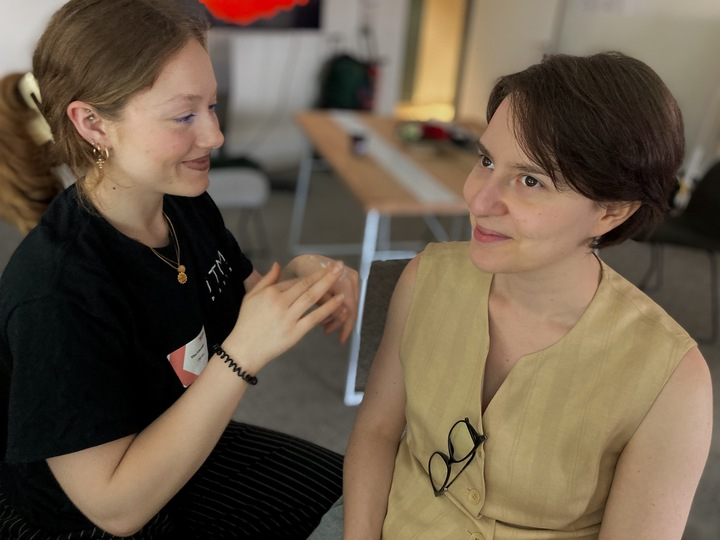 TEDxSaclay (@tedxsaclay) on Twitter photo Plus qu'une heure avant le début de la conférence 🕐 tic-tac tic-tac.
Les maquilleuses sont aux petits soins pour nos intervenants.
Il est encore temps de prendre vos billets !
my.weezevent.com/tedx-saclay-en…
<a href="/chateauform/">Châteauform'</a> <a href="/TEDxSaclay/">TEDxSaclay</a> Plus qu'une heure avant le début de la conférence 🕐 tic-tac tic-tac.
Les maquilleuses sont aux petits soins pour nos intervenants.
Il est encore temps de prendre vos billets !
my.weezevent.com/tedx-saclay-en…
<a href="/chateauform/">Châteauform'</a> <a href="/TEDxSaclay/">TEDxSaclay</a>