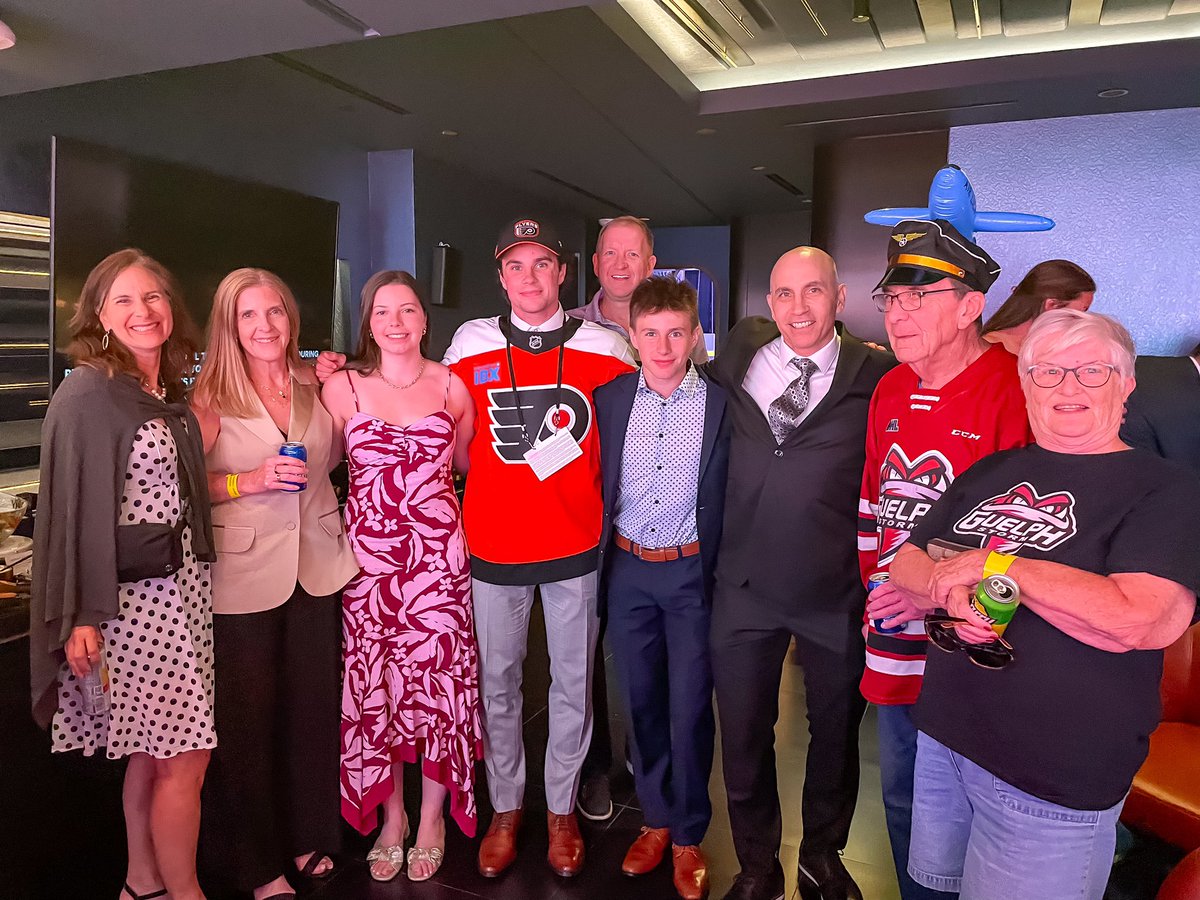 A dream come true for Jett Luchanko. 🏒

#NHLDraft | #LetsGoFlyers