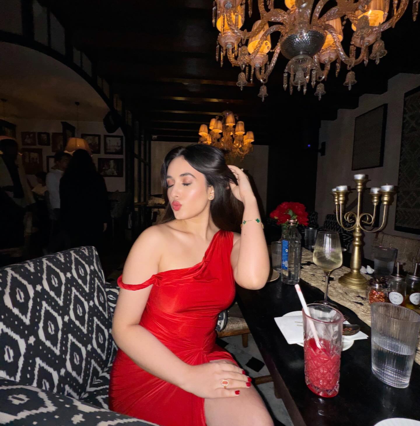 GRPhmZIb0AArywN?format=jpg&name=large