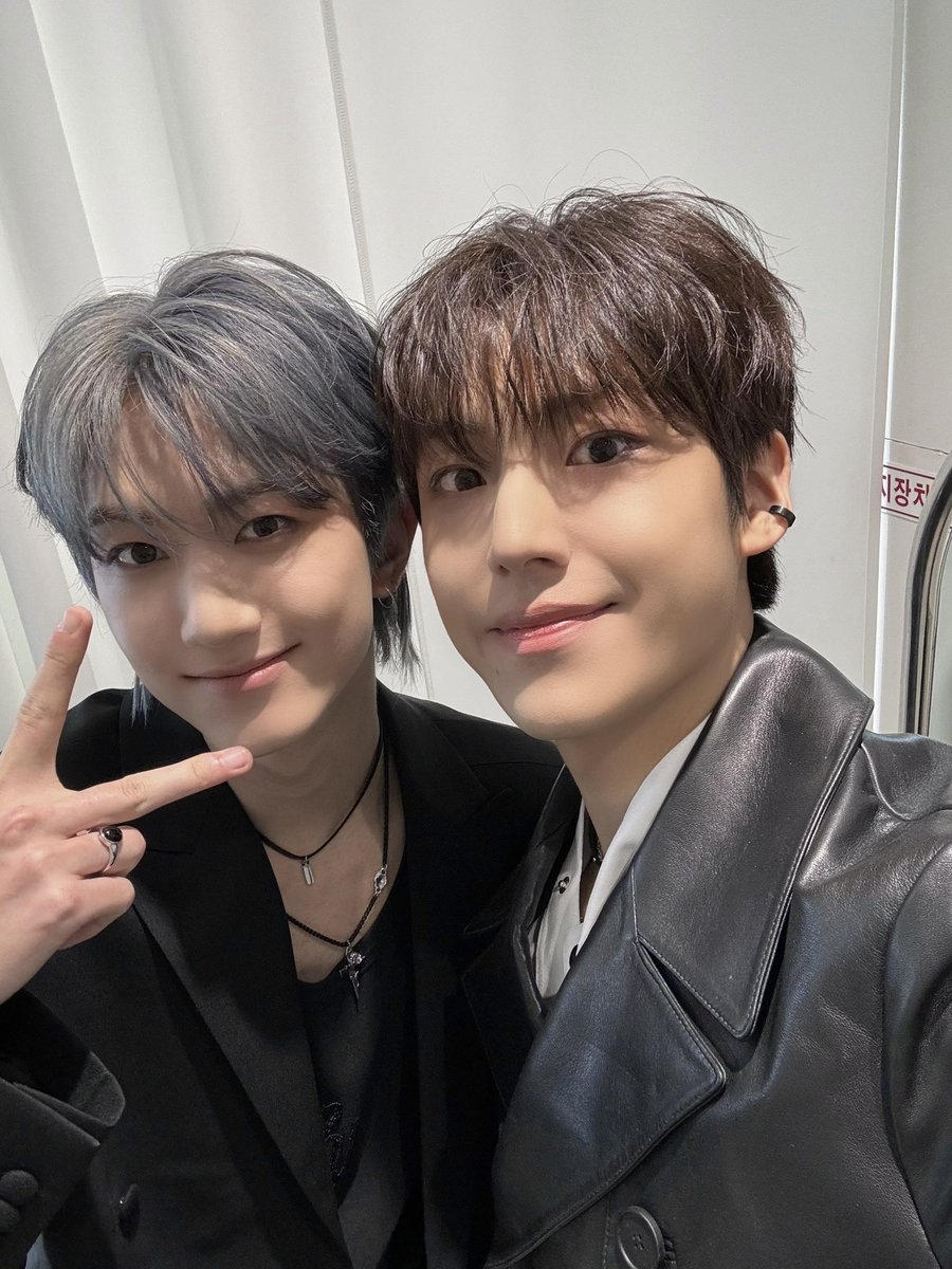 초롱초롱한 열정이 너무 예쁜 경문이, 생일축하해😊
앞으로 건강하고 행복하자 💛

#어느날_문득_다가온_우리의_문파카
#은상 #EUNSANG