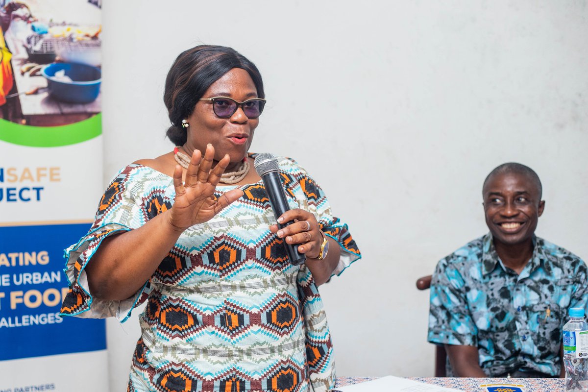 UG_urbansafe's tweet photo. Ampomah Adaku and her research team.

The aim of the training was to  enhance the capacity of the officers to build the food safety skills of street food vendors in Ghana, based on the research project focusing on 'Innovative Solutions to Urban Street Food Safety Challenges'. https://t.co/TcIbW1rf9Z