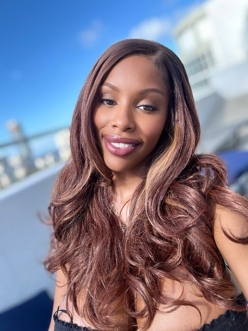 Did two scences with THE SCORE GROUP IT WENT AMAZING . One more shoot to go ! 😍 https://t.co/HoakvxO