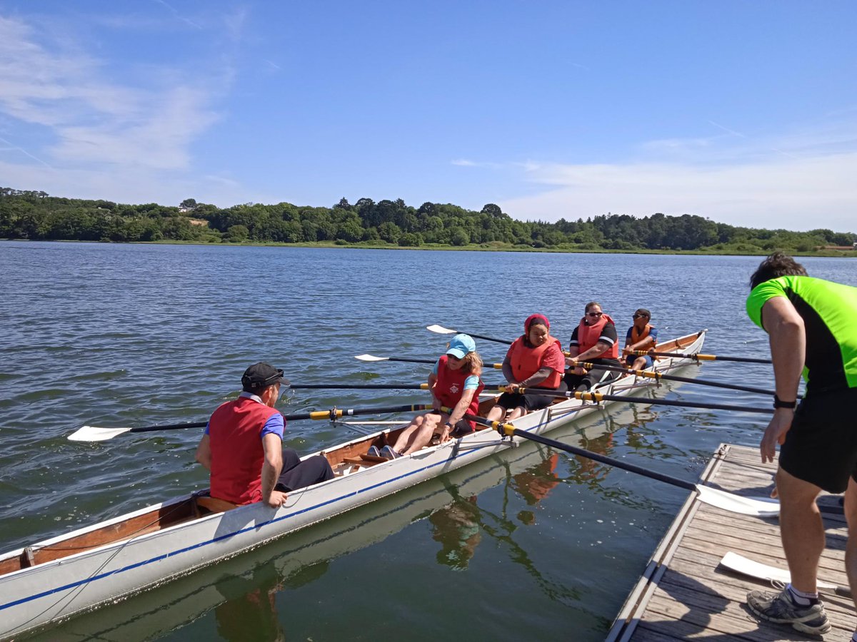 Quicray1's tweet photo. Journée familiale à l'aviron du Scorff organisée par l'école du Bois du Château en partenariat  avec la Ville de Lorient. Parents, enfants et enseignants, ensemble pour une magnifique journée sur l'eau. 🌞
#REP
#lienecolefamille
#sortiefamiliale https://t.co/Mw7al1D0IR